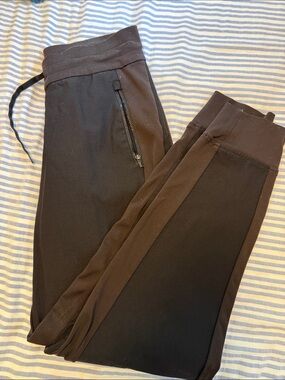 Athleta Headlands Hybrid Black Zip-Pocket Joggers